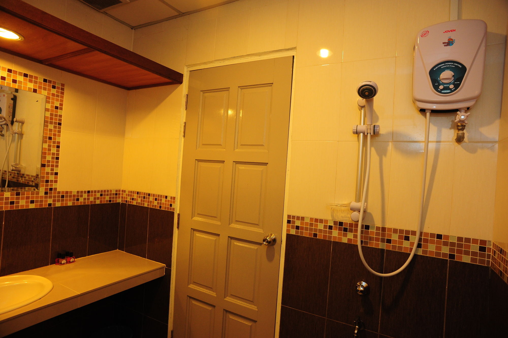 Arwana Inn Kampung Kuala Besut Exteriér fotografie
